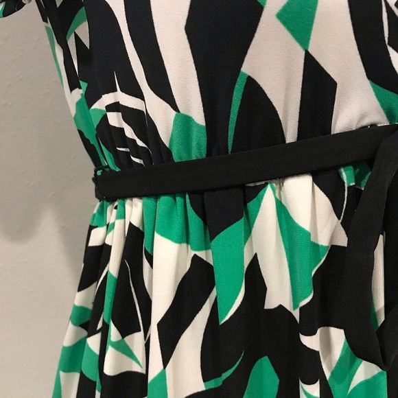 Bisou Bisou v-neck midi dress - Picture 4 of 10